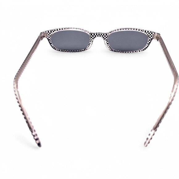 Sammann Black & White Rectangle Sunglasses With +2.0 Magnification & Clear Case - Picture 6 of 8